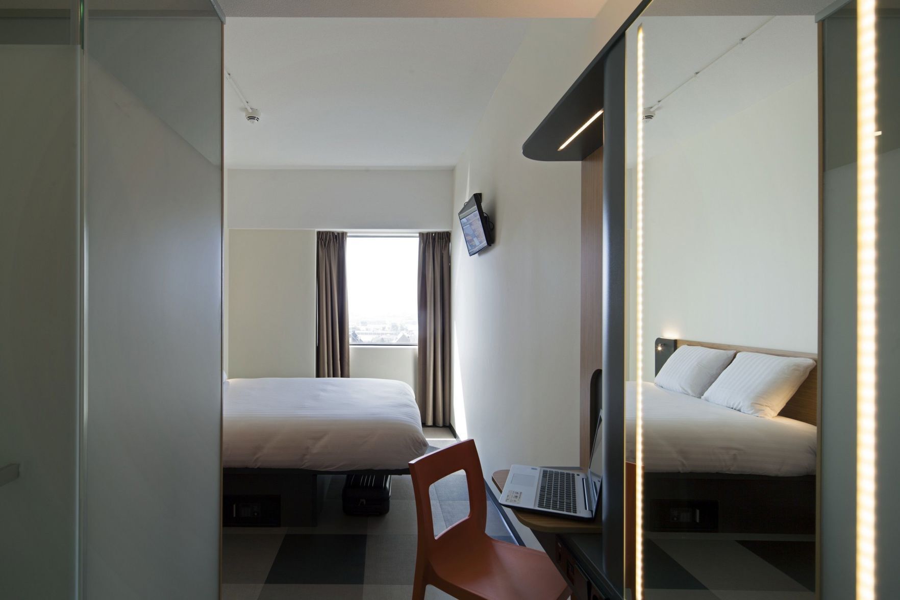 Memory foam beds, desk, soundproofing, free WiFi