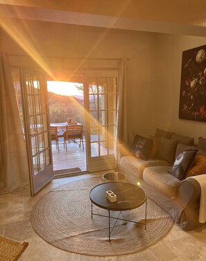 Apartment, 2 Bedrooms, Hill View | Individually decorated, individually furnished, desk, blackout drapes - Residence Le Mouron Rouge (La Garde-Freinet)