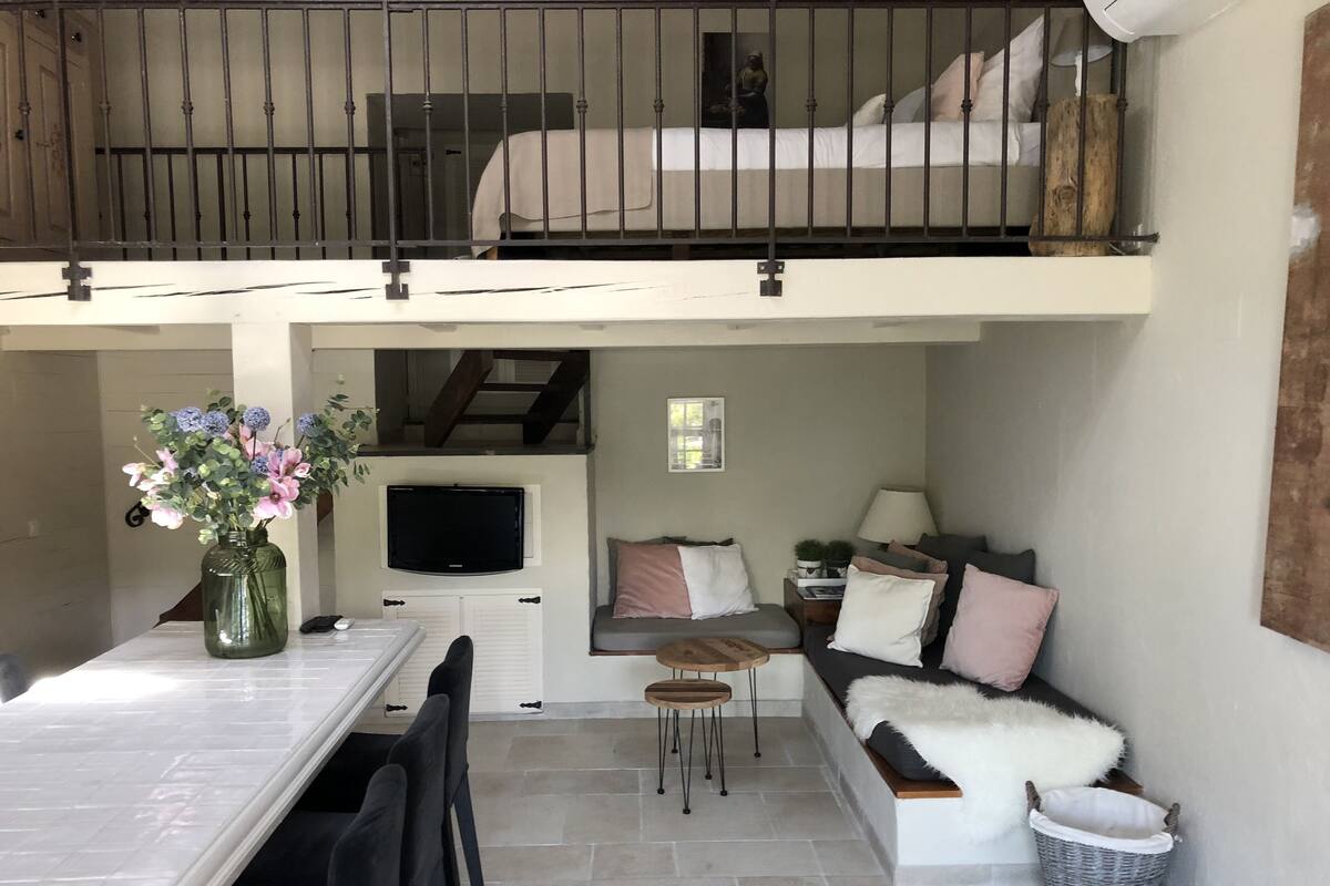 Studio, 1 Bedroom, Hill View