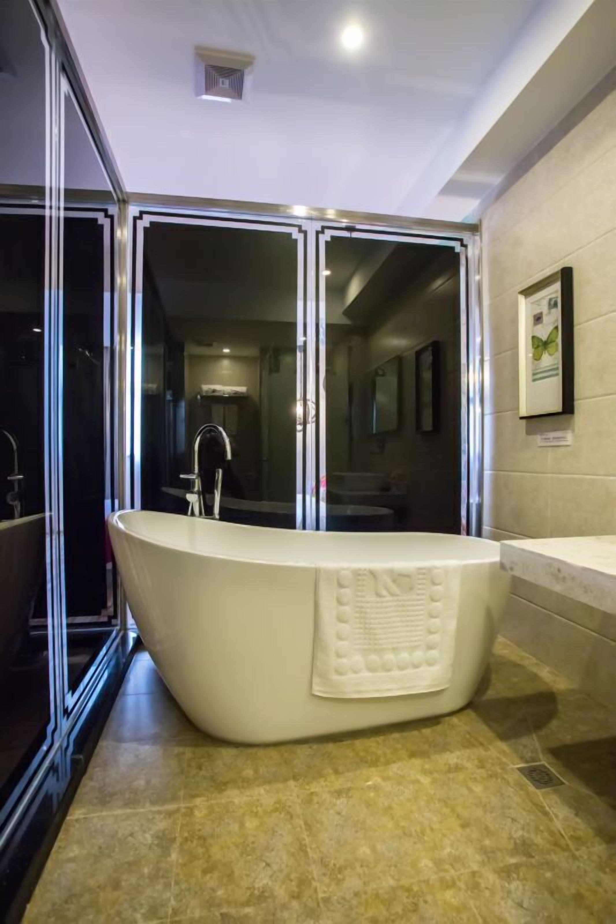 deep-soaking bathtub
