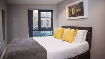 Premium bedding, desk, iron/ironing board, free cots/infant beds