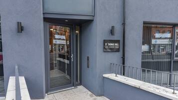 Pintu masuk hartanah