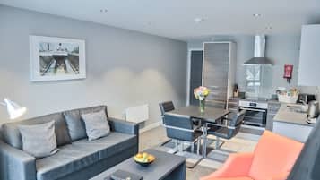 Premium bedding, desk, iron/ironing board, free cots/infant beds