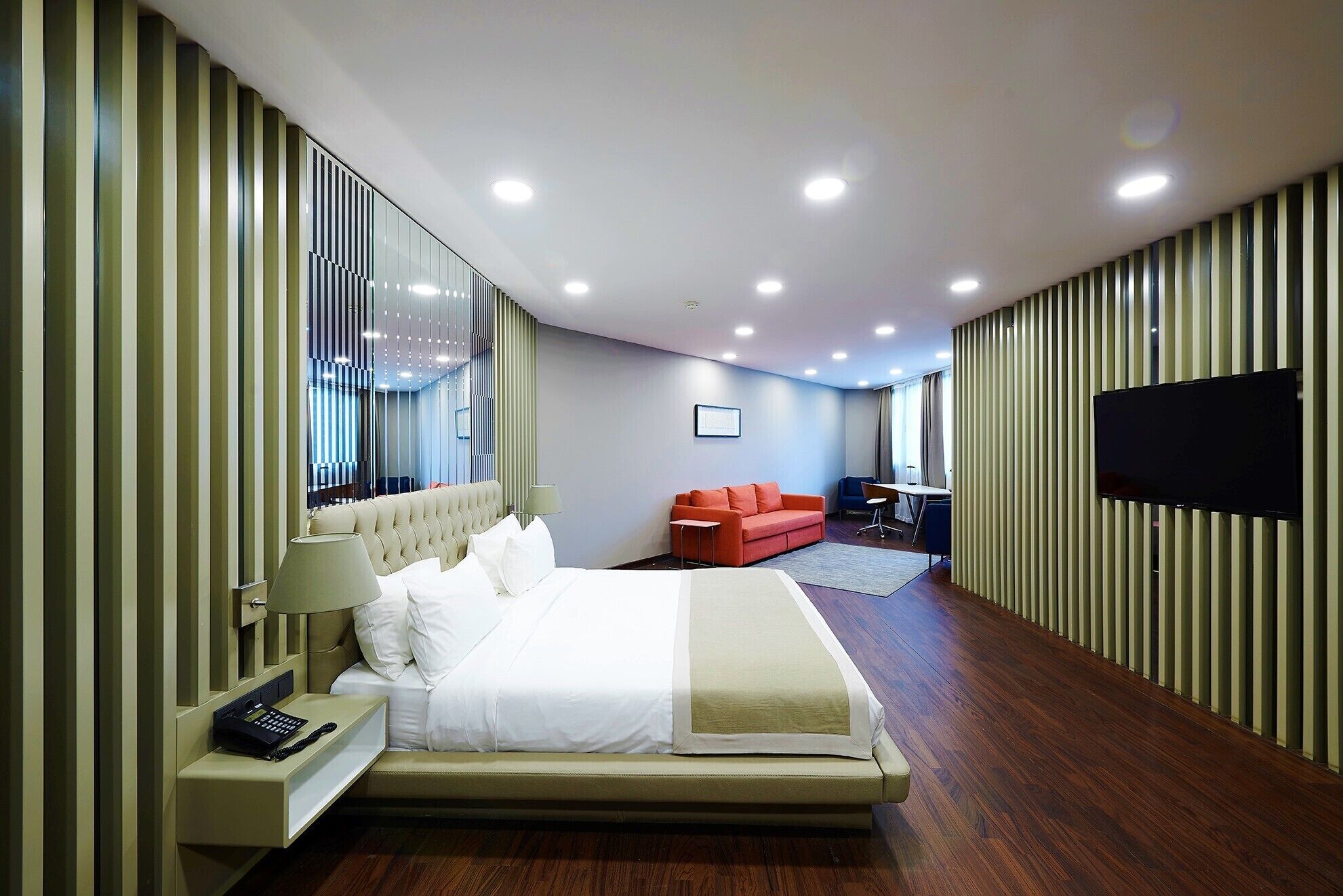 룸 (King) | 고급 침구, 객실 내 금고, 책상, 방음 설비