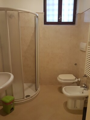 Apartment, 1 Bedroom (External bathroom) | Bathroom | Free toiletries, hair dryer, towels - Porta Orientalis Venice (Venice)