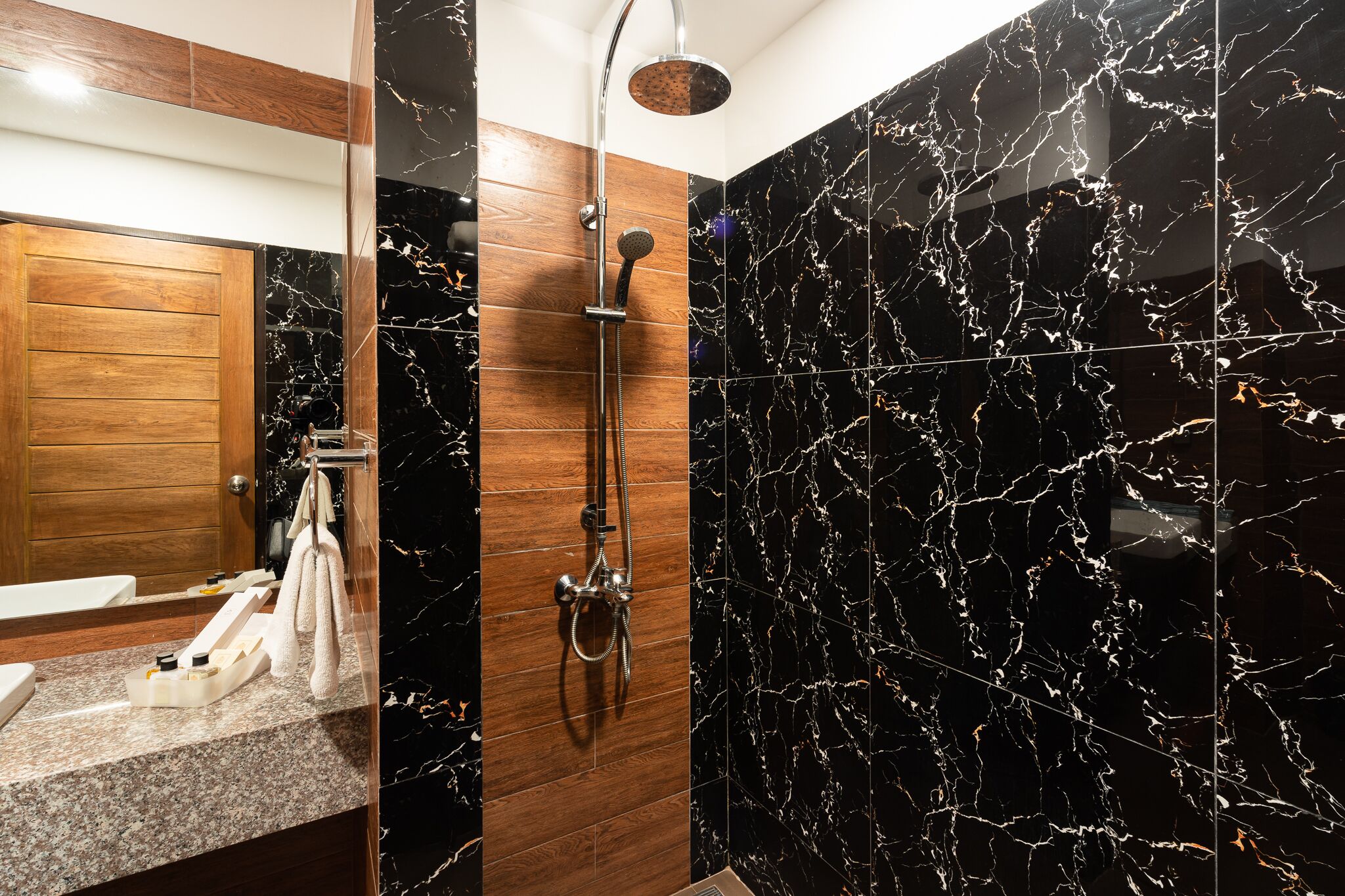 deluxe twin room | bathroom | free toiletries, hair dryer, slippers, towels