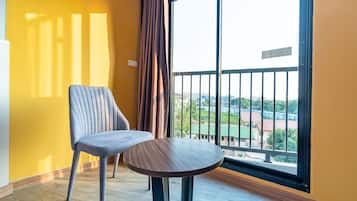 Habitación superior con 2 camas individuales, 2 camas individuales | Vista a la ciudad