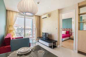 1 Bedroom | บริเวณนั่งเล่น | ทีวีจอแอลซีดี