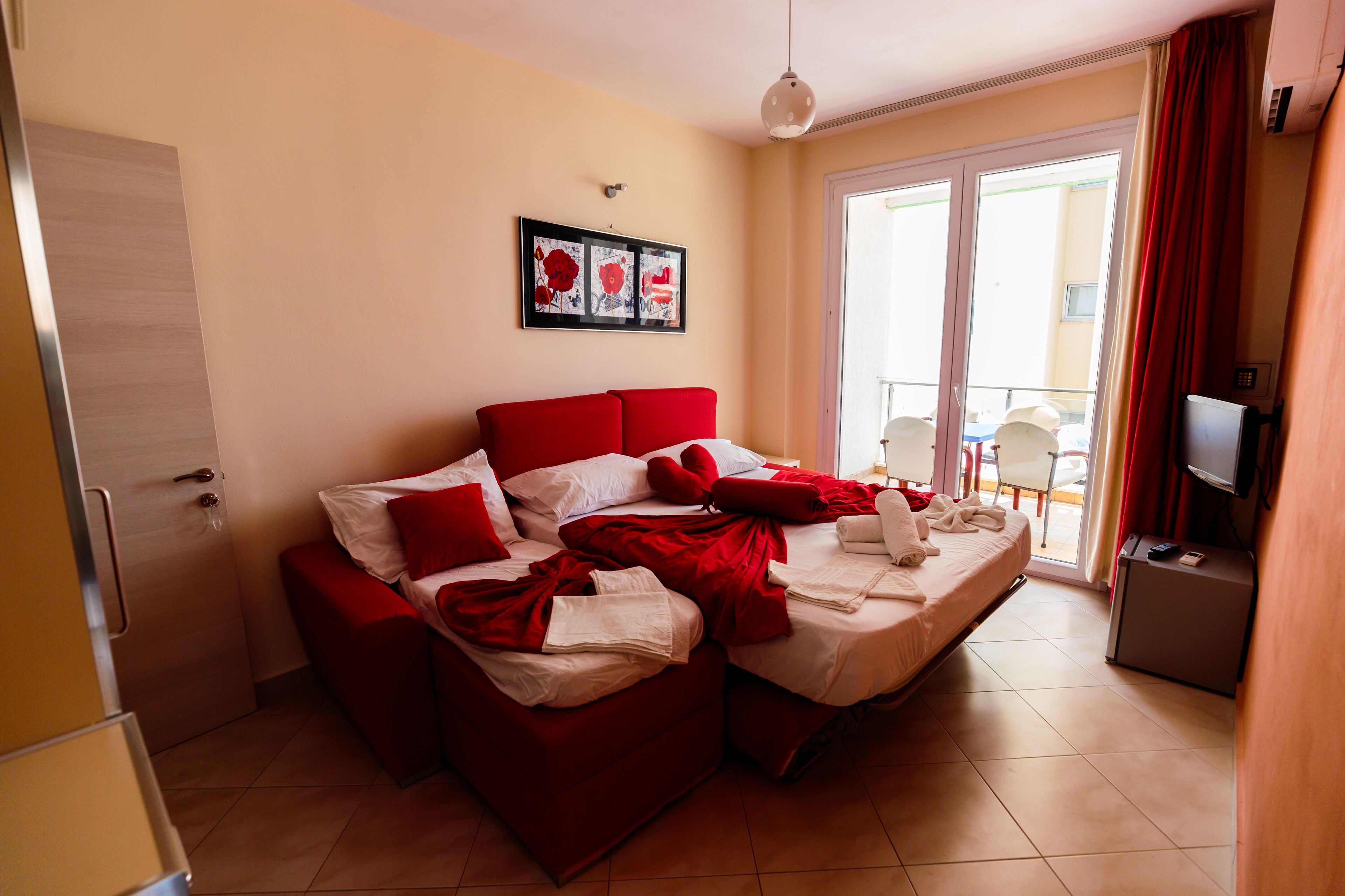 Premium bedding, WiFi (free), bed sheets