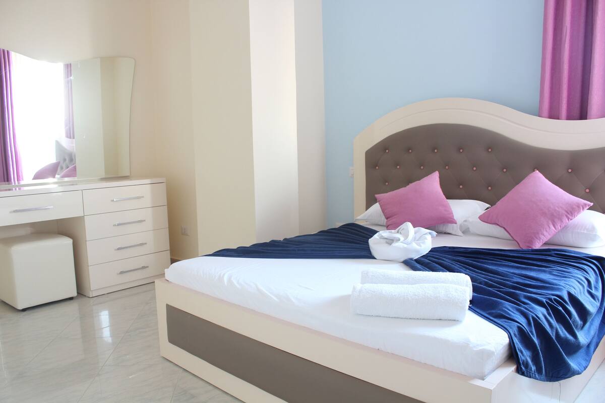 Junior Suite | Premium bedding, WiFi (free), bed sheets