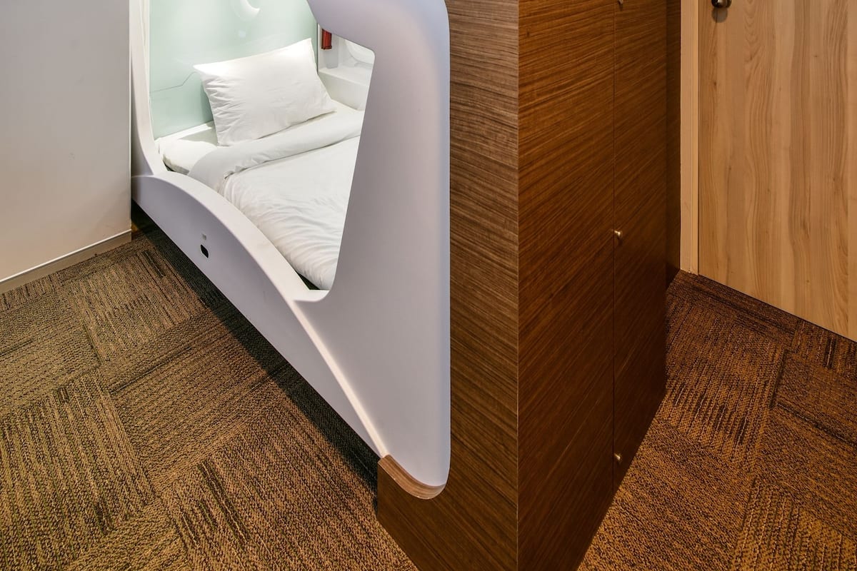 Business kamer, uitzicht op stad | Luxe beddengoed, een kluis op de kamer, een strijkplank/strijkijzer