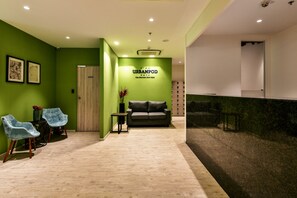 Reception - Urbanpod Hotel (Mumbai)