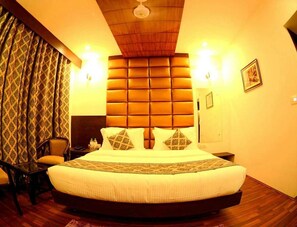 Minibar, in-room safe, laptop workspace, soundproofing - Hotel Royal Arabia (Srinagar)