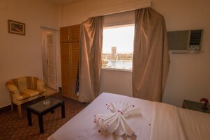 Minibar, in-room safe, iron/ironing board, bed sheets