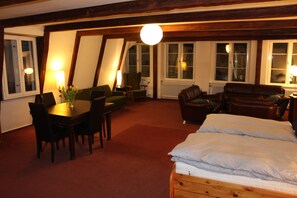 Apartment | Living room | Flat-screen TV