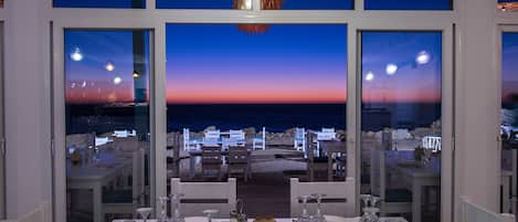 Breakfast, lunch, dinner served; local and international cuisine
