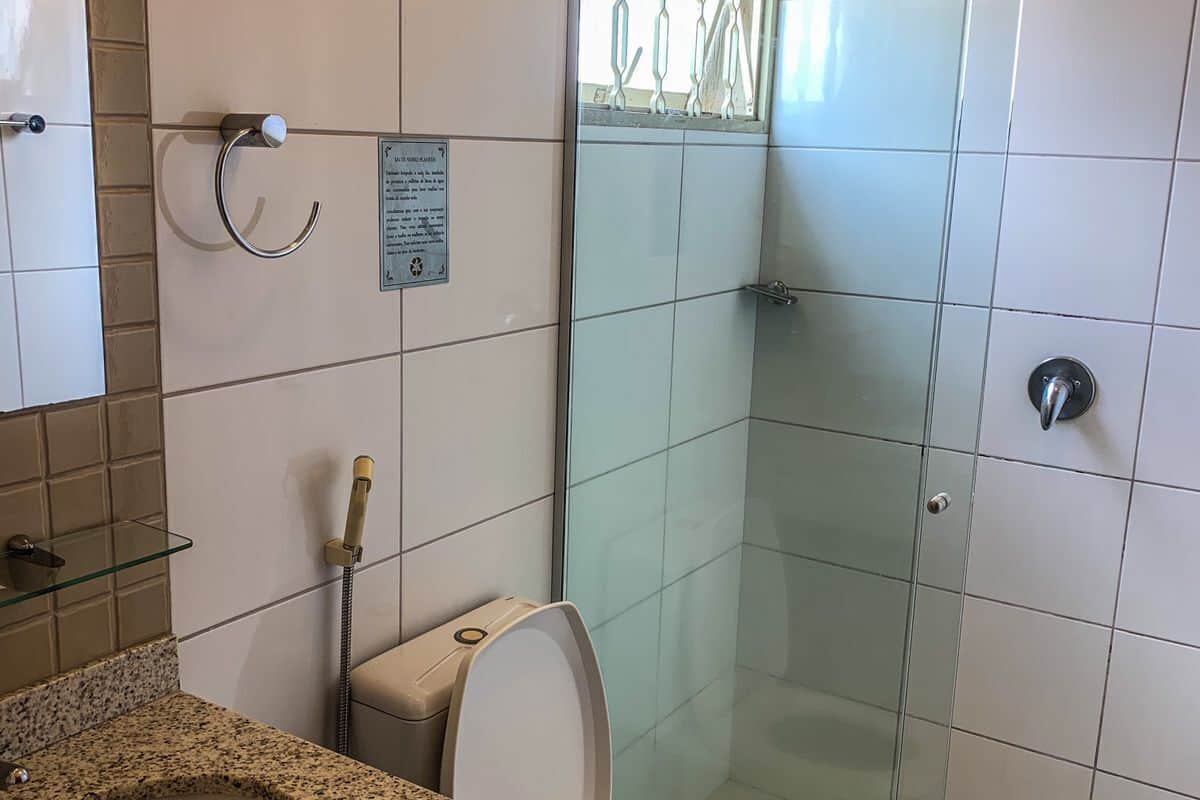 shower, free toiletries, towels