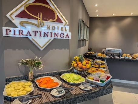 Daily buffet breakfast (BRL 35 per person)