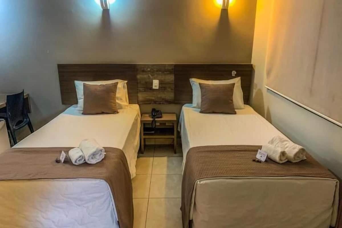 standard twin room | 1 bedroom, minibar, in-room safe, desk