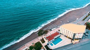 Quadruple Room | Living area | LCD TV - Turkuaz Beach Hotel (Akcakoca)