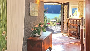 Comfort Villa, 4 Bedrooms, Patio, Mountain View (3 Ensuite Bathrooms) | Lake view