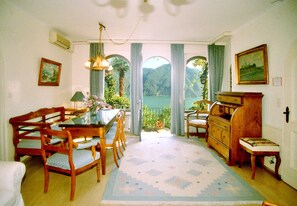 Comfort-Villa, 4 Schlafzimmer, Terrasse, Bergblick (3 Ensuite Bathrooms) | Wohnzimmer