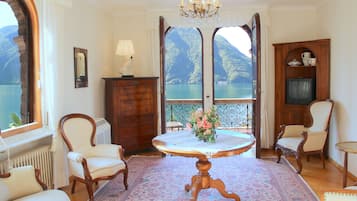 Apartment, 3 Bedrooms, Terrace (Violetta, 2 Ensuite Bathrooms) | Living room