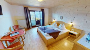 Comfort Double Room, Balcony, Mountain View | Premium bedding, in-room safe, blackout drapes, soundproofing - Berghotel Presslauer (Hermagor-Pressegger See)