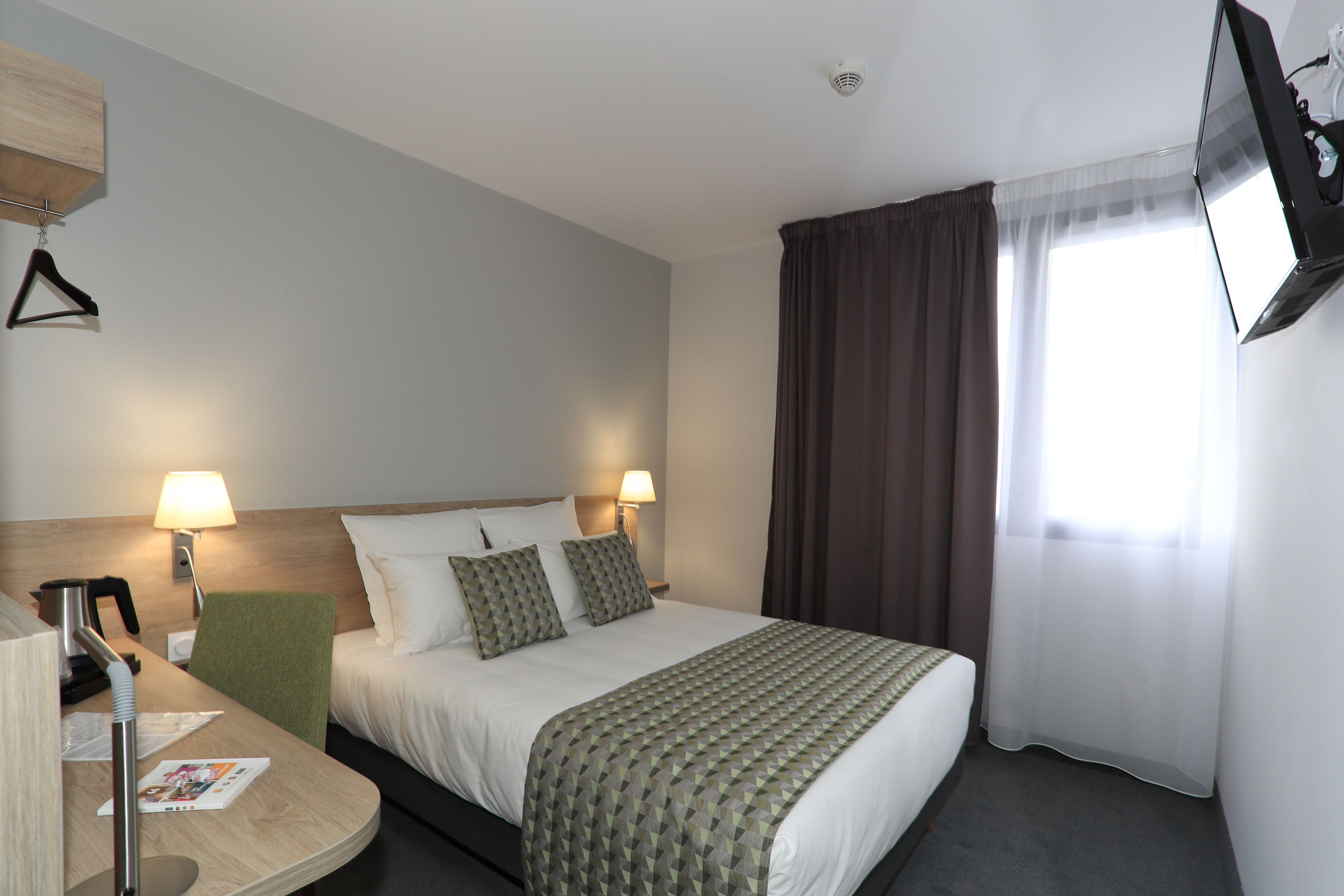 double room | premium bedding, individually decorated, individually furnished, desk