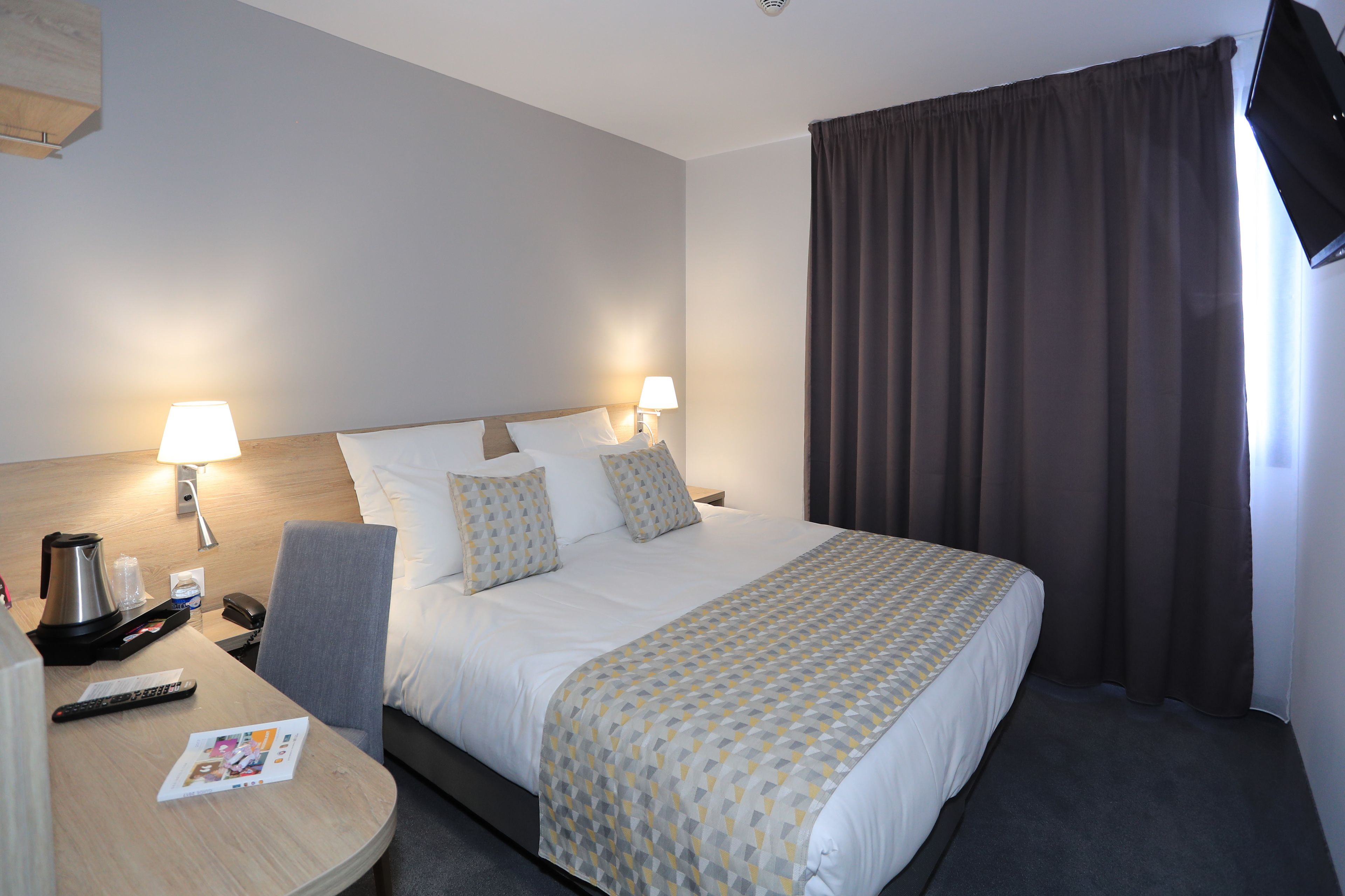 double room | premium bedding, individually decorated, individually furnished, desk
