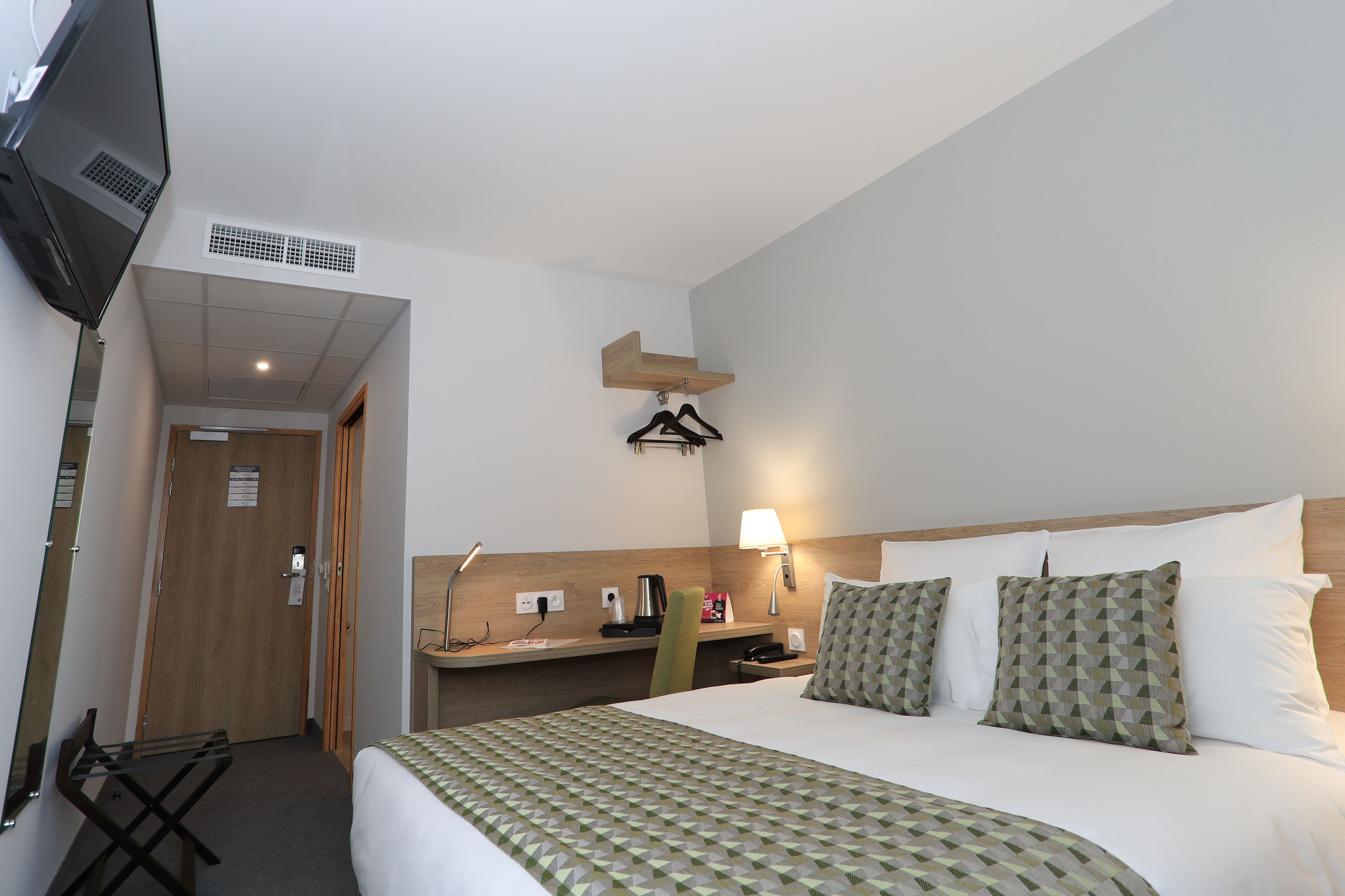 double room | premium bedding, individually decorated, individually furnished, desk