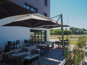 Front of property - The Originals City, Hôtel de la Confluence (Damazan)