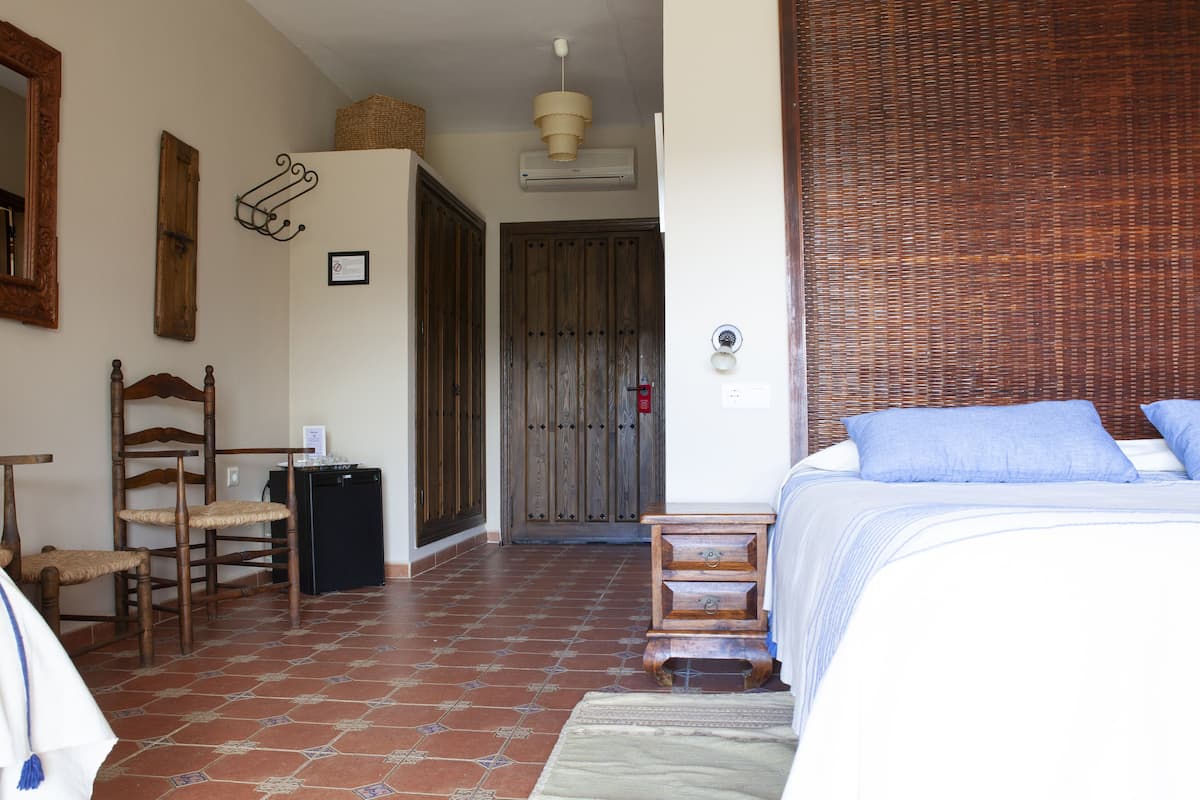 superior double or twin room, terrace | free wifi, bed sheets