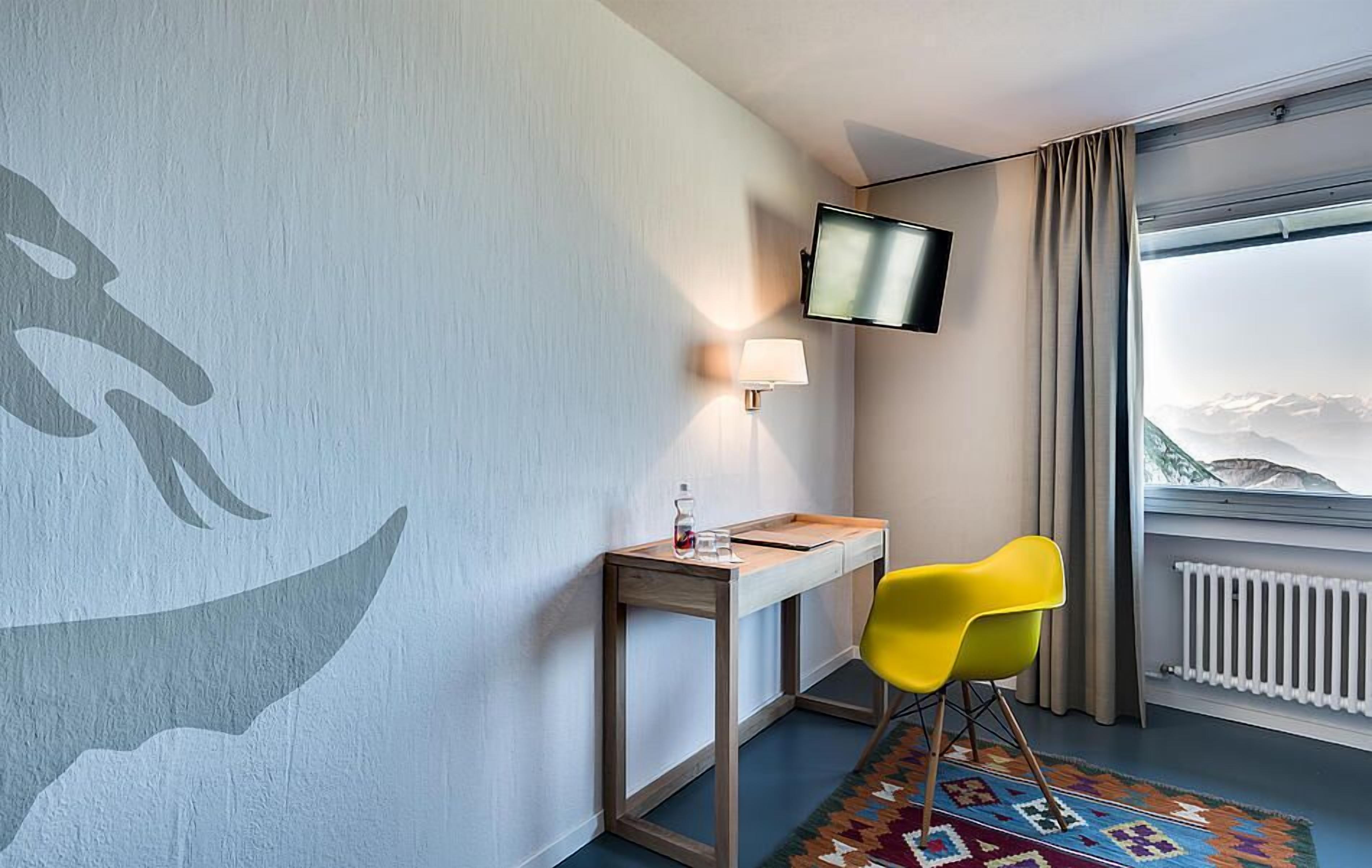 standard double room | living area | 32-inch led tv with cable channels, tv