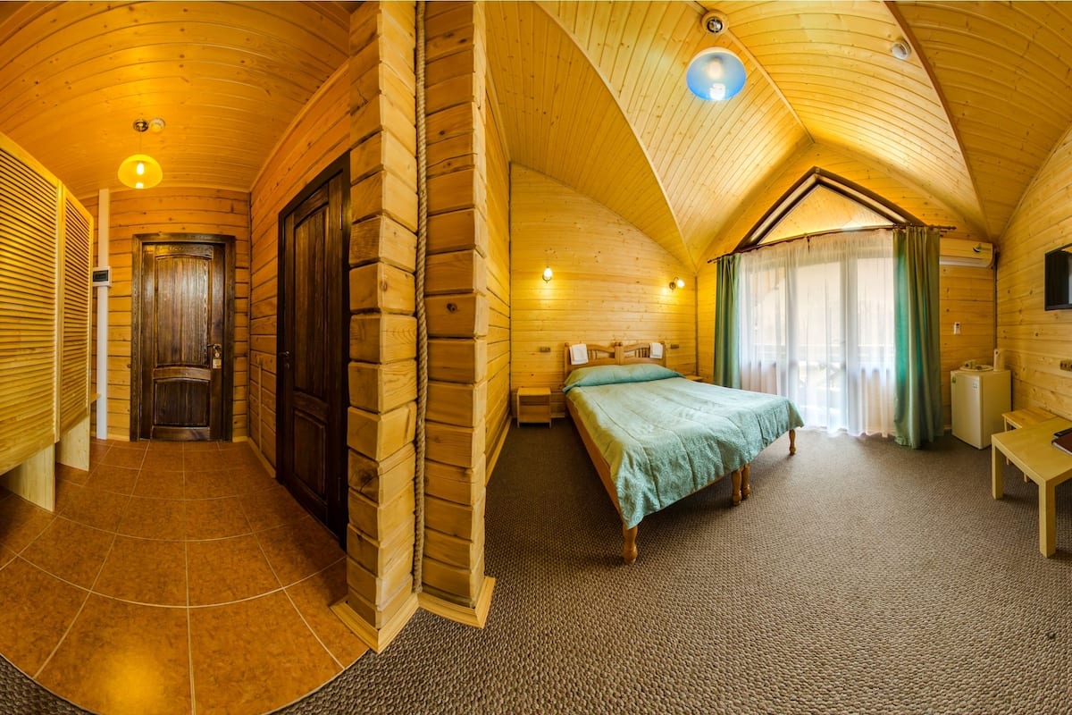 Superior tweepersoonskamer, balkon | Individueel gedecoreerd, individueel gemeubileerd
