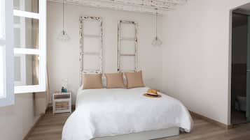 1 bedroom, premium bedding, down comforters, laptop workspace