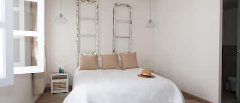 1 chambre, literie de qualité, couette en duvet