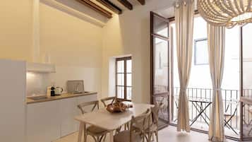 Apartment (Suite) | Private kitchen | Fridge, microwave, stovetop, dishwasher