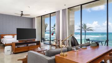 Suíte premier, 1 quarto, sacada, vista para o oceano | Roupas de cama premium, edredons de pluma, camas com colchões pillow-top