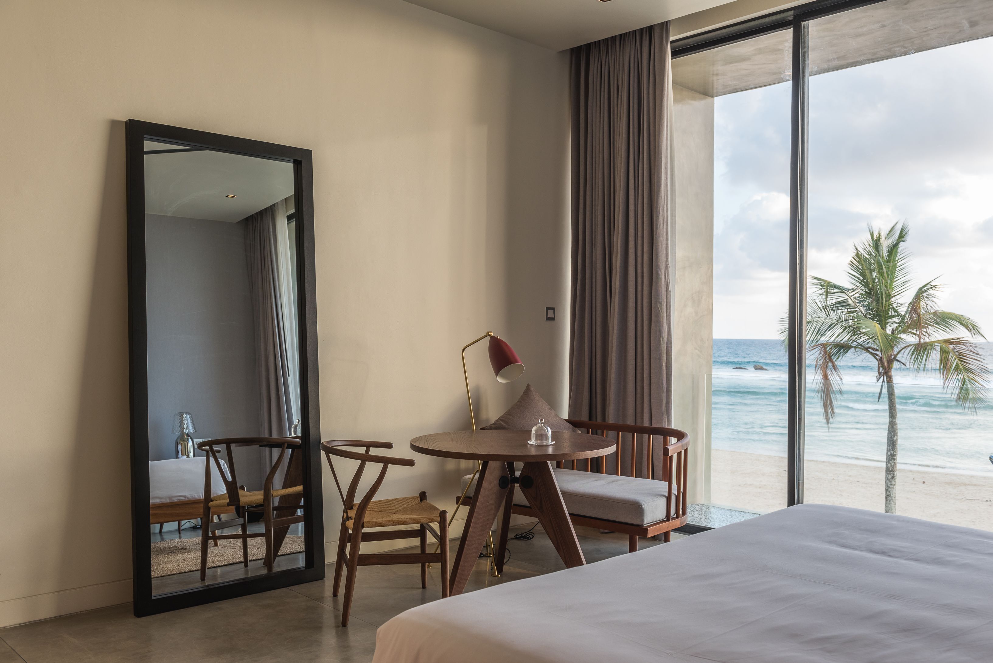 高档床上用品、羽绒被、加厚床垫、客房内保险箱