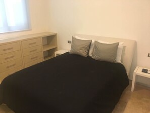 Apartamento luxo, 1 quarto | 1 quarto, escrivaninha, ferros/tábuas de passar roupa