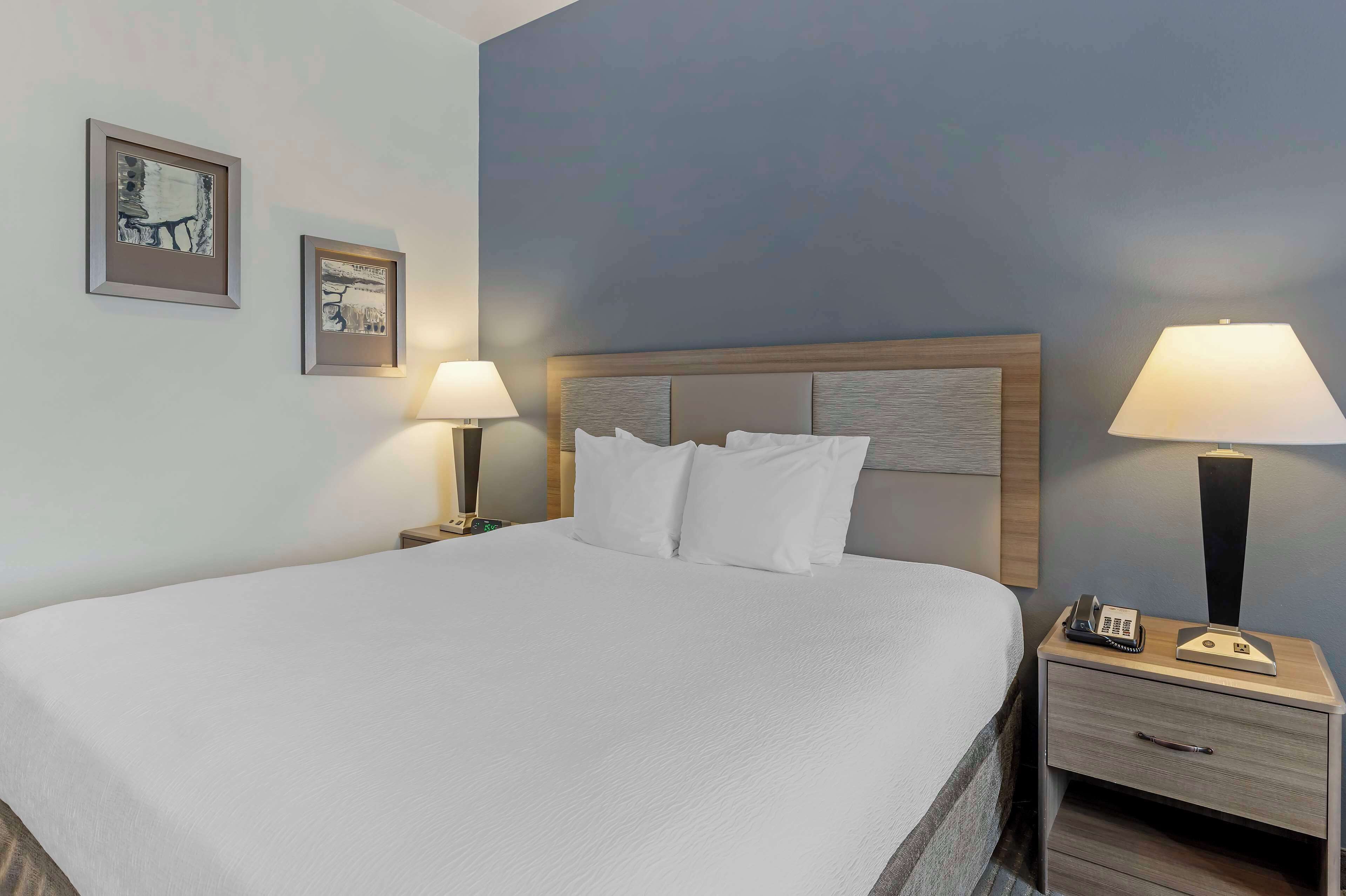 in-room safe, individually decorated, individually furnished, desk