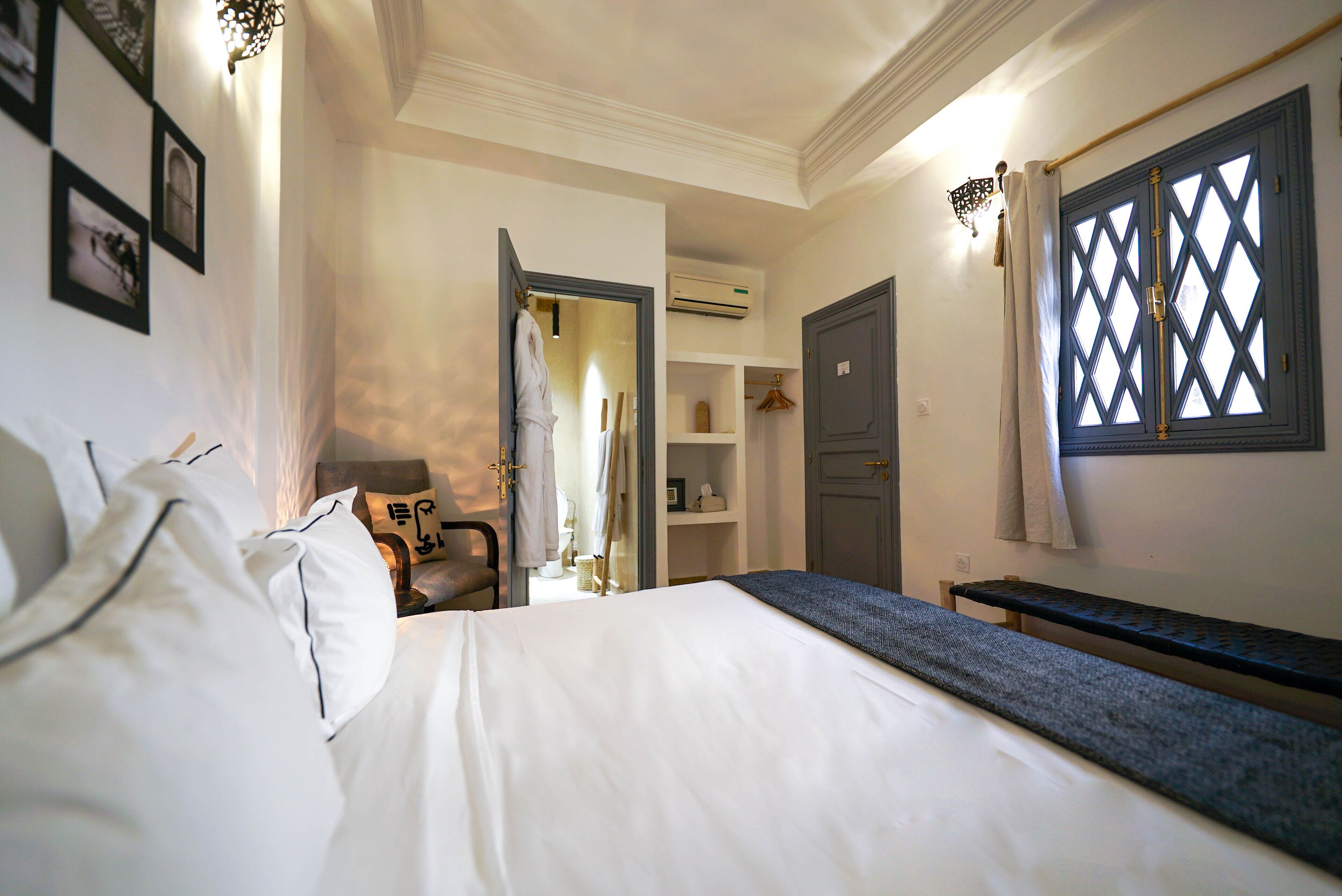 Ropa de cama de alta calidad y minibar 