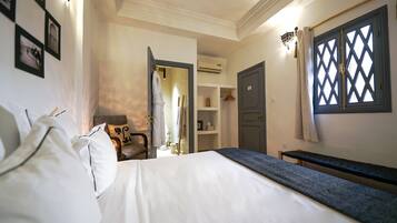 Ropa de cama de alta calidad y minibar