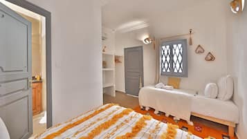 Chambre Triple AMBRE | 高級寢具、迷你吧、房內夾萬、獨特設計