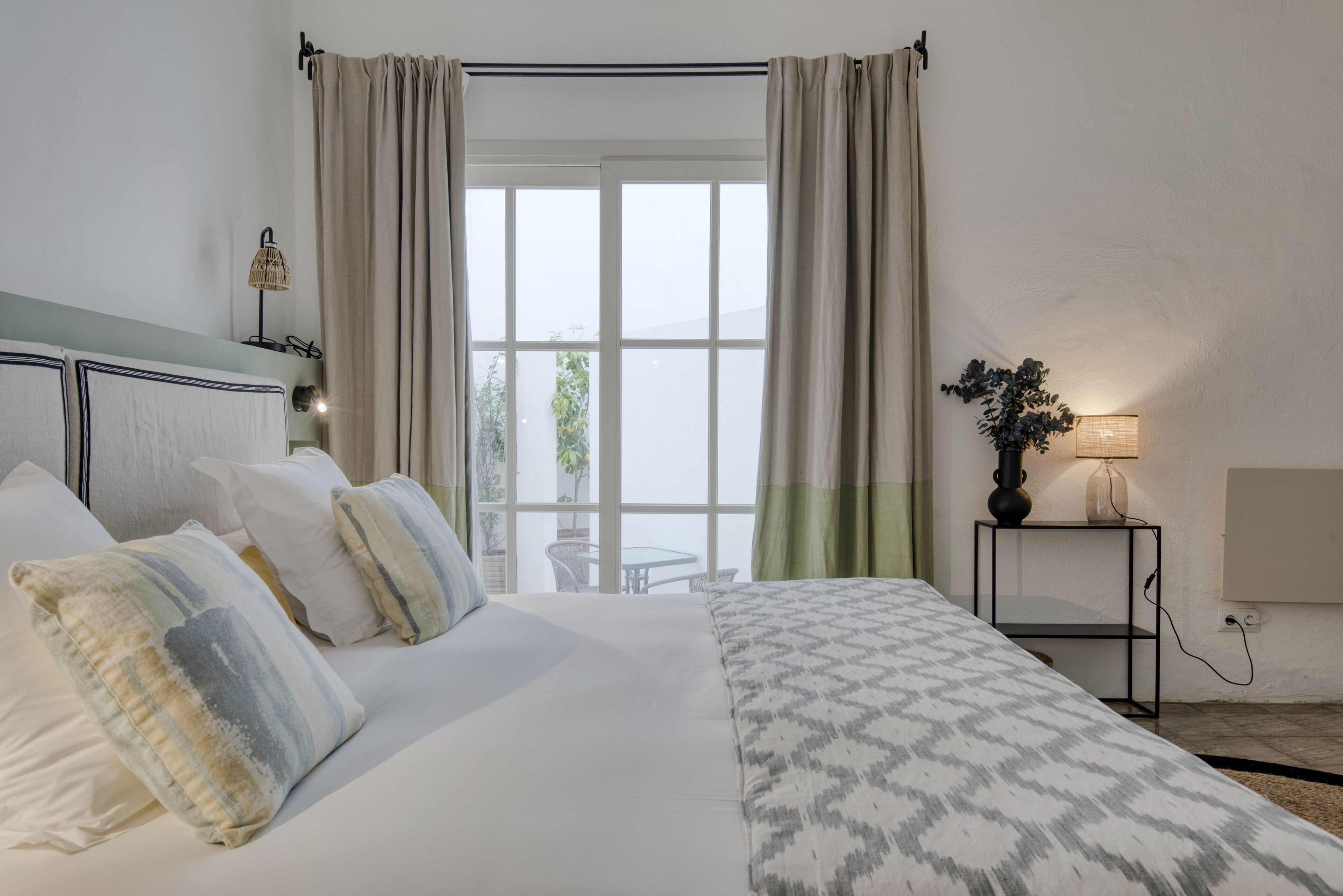 deluxe con patio | 1 bedroom, premium bedding, minibar, in-room safe