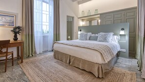 Cozy | Sengetøy av topp kvalitet, minibar, safe på rommet og skrivebord
