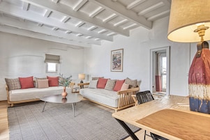 Suite, Terrace | Living room