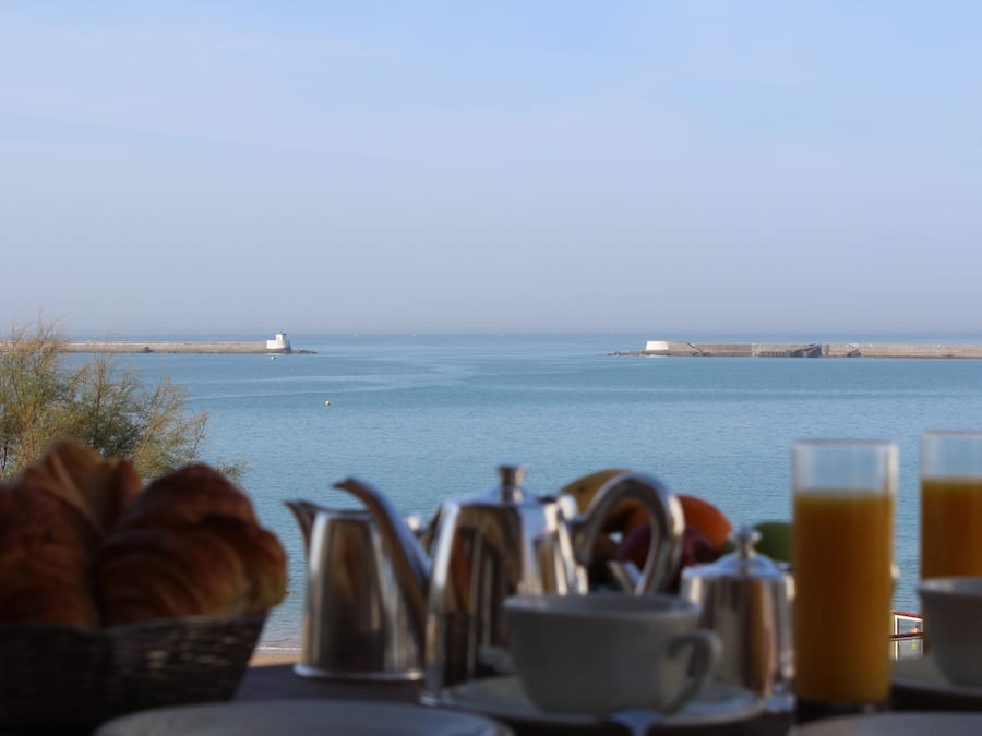 Daily buffet breakfast (EUR 14.50 per person)