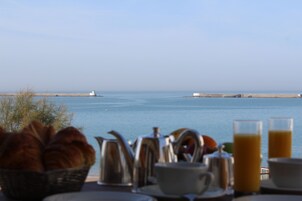 Daily buffet breakfast (EUR 14.50 per person)